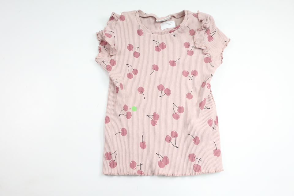 Gerippter Pullover mit Kirschmuster von Kappahl – Größe 122/128 – Lila