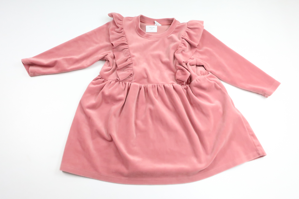Kleid mit Rüschen aus Fleece von Lindex – Größe 104 – Rosa