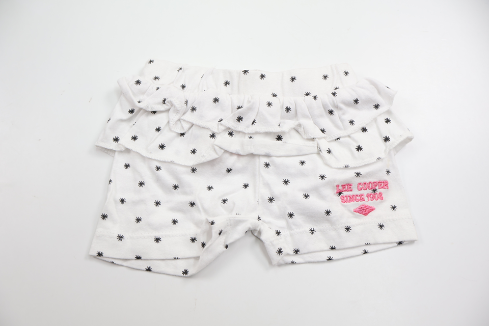 Shorts med volang från Lee Cooper - Storlek 62 - Vit
