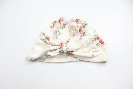 Blommig turban mössa från Newbie - Storlek 40/42 - Vit