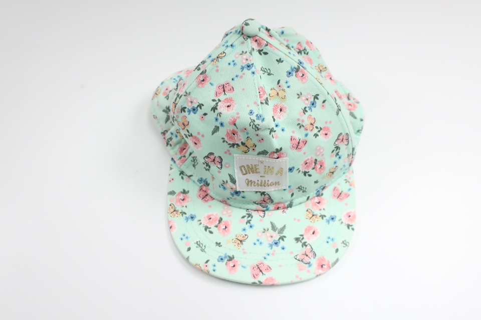 Blommig keps från H&M - Storlek 110/128 - Blå